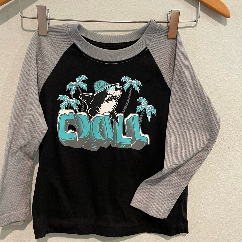 Hurley gray and black shark long sleeve tee shirt.  Size 4